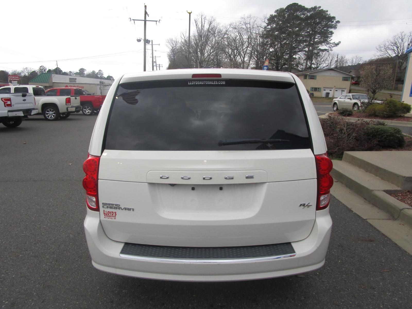 2013 WHITE /Black / Leather Dodge Grand Caravan R/T (2C4RDGEG9DR) with an 3.6L V6 DOHC 24V engine, 6-Speed Automatic transmission, located at 1814 Albert Pike Road, Hot Springs, AR, 71913, (501) 623-1717, 34.494228, -93.094070 - Photo #3